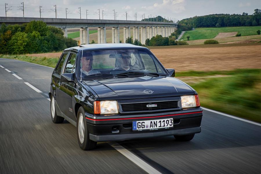  Opel Corsa GSi (A) 1988 года  (фото 18 из 21)